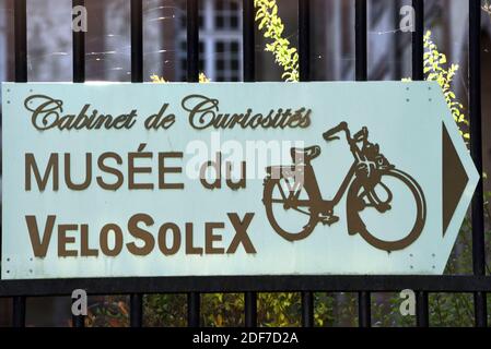 France, Vosges, Senones, ville, abbaye, annexe datant du XVIIIe siècle, musée VeloSolex, panneau Banque D'Images