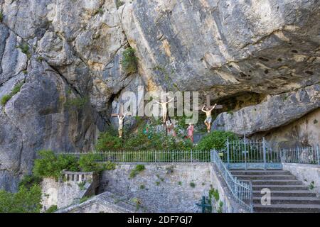 France, Var, Parc naturel régional de Sainte-Baume, massif de Sainte-Baume, Plan d'Aups, calvaire en face du sanctuaire de la grotte de Sainte-Marie-Madeleine Banque D'Images