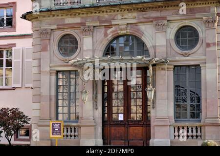 France, Haut Rhin, Guebwiller, Château de Neuenbourg, ancien château des princes-abbés puis villa industrielle, aujourd'hui centre culturel et touristique, entrée Banque D'Images