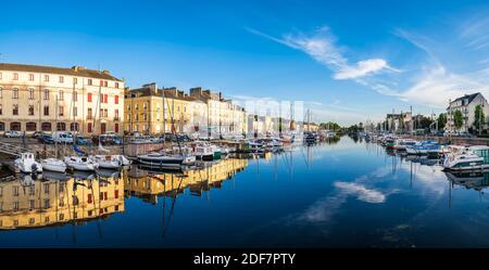 France, Ille-et-Vilaine, Redon, le port de plaisance entre la Vilaine et le Canal de Nantes à Brest Banque D'Images