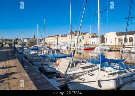 France, Ille-et-Vilaine, Redon, le port de plaisance entre la Vilaine et le Canal de Nantes à Brest Banque D'Images