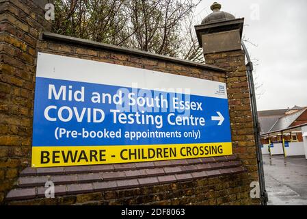 Centre de test Covid 19. Centre d'essais de Covid NHS de Southend on Sea, Essex, Royaume-Uni. Rendez-vous réservés uniquement, signez. Communauté Banque D'Images