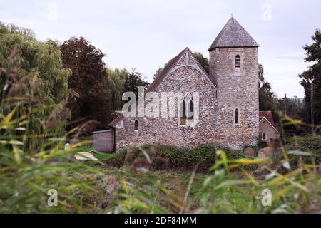 Église St Margaret d'Antioch, Lower Halstow. origines du viiie siècle. Ajouté à en 11ème, 12ème et 13ème siècle. Ancienne église médiévale en pierre de flanelle saxonne. Banque D'Images