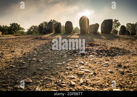 Vue générale des Almendres Cromlech, Evora, Portugal, Europe. Banque D'Images