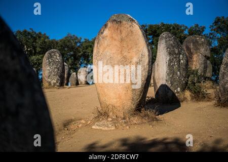 Vue générale des Almendres Cromlech, Evora, Portugal, Europe. Banque D'Images