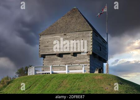 Forth Howe, le site d'une fortification de l'Armée britannique des XVIIIe et XIXe siècles sur une colline à Saint John, au Nouveau-Brunswick, au Canada, avant une tempête à ciel nuageux Banque D'Images