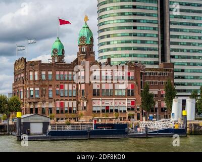 Hôtel New York Rotterdam à Koninginnenhoofd 1. Ancien immeuble de bureaux de Holland America Lines, construit en 1901, reconstruit et rouvert en 1993. Banque D'Images