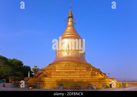 LAWKANANDA PAYA a été construit en 1059 AD par Anawrahta et se trouve le long de la rive de la rivière Irrawaddy - BAGAN, MYANMAR Banque D'Images