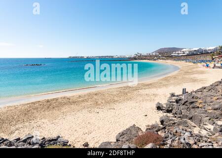Vue panoramique unique Playa Dorada Beach à Playa Blanca, Lanzarote, îles Canaries, Espagne. Banque D'Images