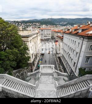 Trieste vu du sommet de la Scala dei Giganti Vue sur la Piazza Goldoni Banque D'Images