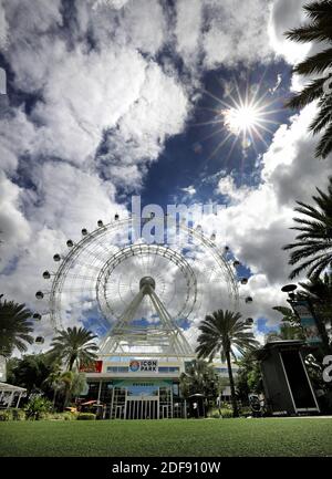 PAS DE FILM, PAS DE VIDÉO, PAS de TV, PAS DE DOCUMENTAIRE - la roue à ICON Park est vide sur International Drive à Orlando, Floride, lundi, 6 avril 2020, après l'attraction populaire -- En plus de Madame Tussauds Orlando et DE SEA LIFE Orlando Aquarium, fermé le 22 mars en réponse à la crise du coronavirus. Ils resteront temporairement fermés jusqu'à nouvel ordre. Photo de Joe Burbank/Orlando Sentinel/TNS/ABACAPRESS.COM Banque D'Images