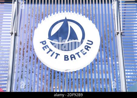 Une enseigne du petit bateau à Paris, le 8 avril 2020 à Paris, France.photo de David Niviere/ABACAPRESS.COM Banque D'Images