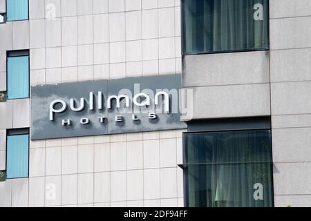 Une enseigne de l'hôtel Pullman à Paris, le 10 avril 2020, France.photo de David NIVIERE/ABACAPRESS.COM Banque D'Images