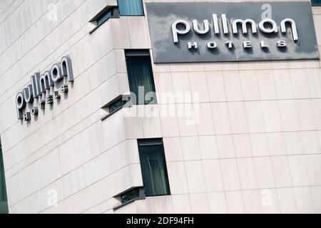 Une enseigne de l'hôtel Pullman à Paris, le 10 avril 2020, France.photo de David NIVIERE/ABACAPRESS.COM Banque D'Images