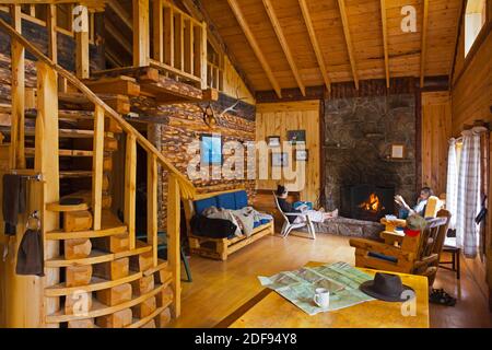 Les vacanciers apprécient un style rustique et confortable cabine à l'oléo RANCH à 10500 pieds - LE SUD DU COLORADO MR Banque D'Images