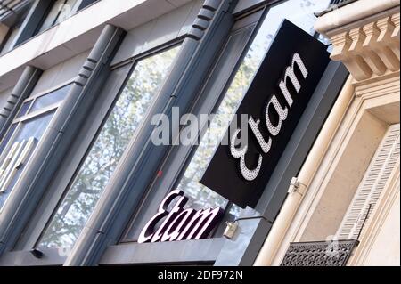 Une enseigne d'Etam le 14 avril 2020 à Paris, France. Photo de David Niviere/ABACAPRESS.COM Banque D'Images