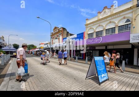 Scène de rue lors d'une journée de marché à Adelaide Street, Maryborough, Sunshine Coast, Queensland, Queensland, Queensland, Australie Banque D'Images