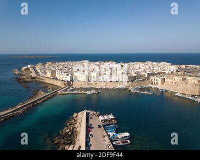 Puglia: Vieille ville de Gallipoli vue de l'air Banque D'Images