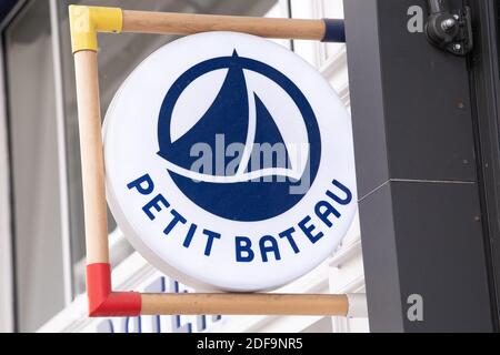 Une enseigne du PETIT BATEAU, le 04 mai 2020 à Paris, France.photo de David NIVIERE/ABACAPRESS.COM Banque D'Images