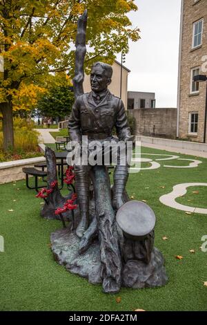 Statue du lieutenant-colonel John McCrae - le poète qui a écrit un poème dans les champs de Flandre à Guelph, en Ontario. Banque D'Images