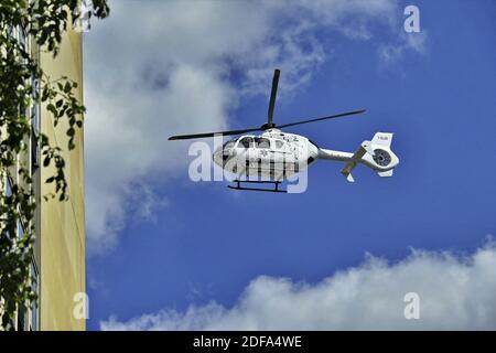 Un hélicoptère SAMU a évacué un patient infecté par Covid 19, de l'hôpital Pitie-Salpetriere à Paris, en France, le 15 mars 2020. Photo par Karim ait Adjedjou/avenir Pictures/ABACAPRESS.COM Banque D'Images