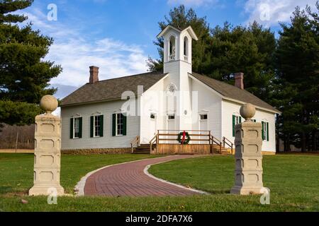 Oregon, Illinois / États-Unis - 23 novembre 2020 : l'ancienne école de Chana dans la lumière de la fin de l'après-midi. Banque D'Images