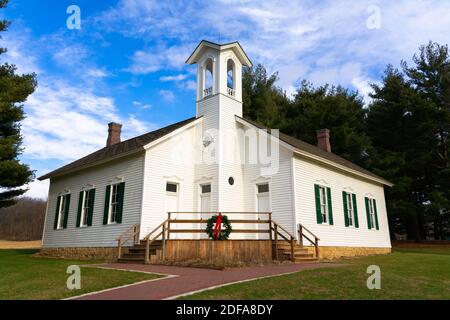 Oregon, Illinois / États-Unis - 23 novembre 2020 : l'ancienne école de Chana dans la lumière de la fin de l'après-midi. Banque D'Images