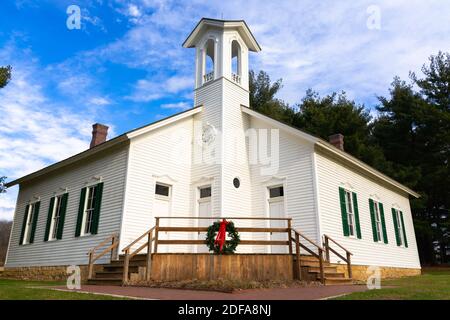 Oregon, Illinois / États-Unis - 23 novembre 2020 : l'ancienne école de Chana dans la lumière de la fin de l'après-midi. Banque D'Images