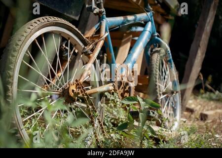 Broken Rusty Old Bicycle Banque D'Images