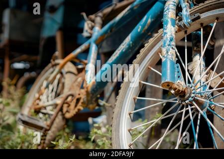 Broken Rusty Old Bicycle Banque D'Images