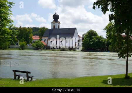 Chiemsee Flood juin 2013, Rivière Alz en Flood, Truchtlaching, Chiemgau, haute-Bavière, Allemagne, Europe Banque D'Images