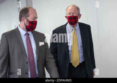 États-Unis le sénateur Lamar Alexander (républicain du Tennessee) arrive aux déjeuners politiques du GOP sur Capitol Hill à Washington D.C., aux États-Unis, le mardi 2 juin 2020. Photo de Stefani Reynolds/CNP/ABACAPRESS.COM Banque D'Images