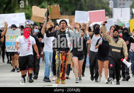 PAS DE FILM, PAS DE VIDÉO, PAS de télévision, PAS DE DOCUMENTAIRE - les manifestants défilont dans South Street jusqu'au service de police d'Orlando à Orlando, Floride, le mercredi 3 juin 2020. Les manifestants d'Orlando continuent de protester contre le meurtre par la police de George Floyd à Minneapolis, le 25 mai. Photo de Joe Burbank/Orlando Sentinel/TNS/ABACAPRESS.COM Banque D'Images