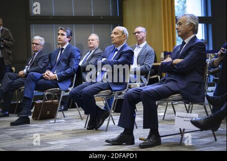 PDG de l'armurier français Thales, Patrice Caine, PDG de l'armurier français Thales avec Eric trappier (Dassault), Directeur général de Safran Philippe Petitcolin lors d'une conférence de presse sur le plan du gouvernement français pour le soutien de l'industrie aérienne à succès, à Paris le 9 juin 2020. Photo par Eliot Blondt/ABACAPRESS.COM Banque D'Images