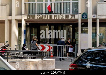 Rien ne se passe près du commissariat de police dans le 16ème arrondissement de Paris, France, le 11 juin 2020. Une action symbolique attendue n'a pas eu lieu sur tous les postes de police français, comme l'ont demandé certains syndicats de protester contre les déclarations de racisme à l'encontre de la police française. Photo par Ammar Abd Rabbo/ABACAPRESS.COM Banque D'Images