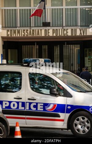 Rien ne se passe près du commissariat de police dans le 16ème arrondissement de Paris, France, le 11 juin 2020. Une action symbolique attendue n'a pas eu lieu sur tous les postes de police français, comme l'ont demandé certains syndicats de protester contre les déclarations de racisme à l'encontre de la police française. Photo par Ammar Abd Rabbo/ABACAPRESS.COM Banque D'Images