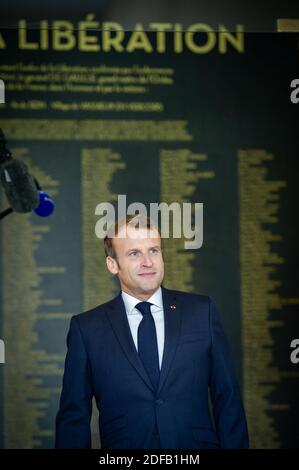 Le président français Emmanuel Macron visite le musée de l'ordre de la libération pour marquer le 80e anniversaire de l'appel du général de Gaulle (appel du 18 juin) au peuple français pour résister à l'occupation nazie pendant la Seconde Guerre mondiale, à Suresnes, à l'ouest de Paris, en France. Le 18 juin 2020. Photo par Eric Tschaen/Pool/ABACAPRESS.COM Banque D'Images