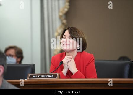 La sénatrice Amy Klobuchar (D-MN) prend la parole lors d'une audience de surveillance pour examiner la Federal Communications Commission le 24 juin 2020, à Washington, DC, USA. L'audience a été tenue par le Comité sénatorial du commerce, des sciences et des transports. Photo de Jonathan Newton/Pool/ABACAPRESS.COM Banque D'Images