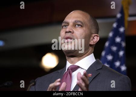 Le représentant des États-Unis, Hakeem Jeffries (démocrate de New York), prend la parole lors d'une conférence de presse au Capitole des États-Unis à Washington, DC, USA, le lundi 29 juin 2020. Photo de Stefani Reynolds/CNP/ABACAPRESS.COM Banque D'Images