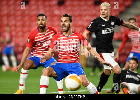 Grenade, Espagne. 03ème décembre 2020. Le joueur de Grenade CF Roberto Soldado réagit lors du match de l'UEFA Europa League Group E entre Granada CF et PSV Eindhoven à l'Estadio Nuevo Los Carmenes à Grenade.final Score Granada CF 0:1 PSV Eindhoven) Credit: SOPA Images Limited/Alay Live News Banque D'Images