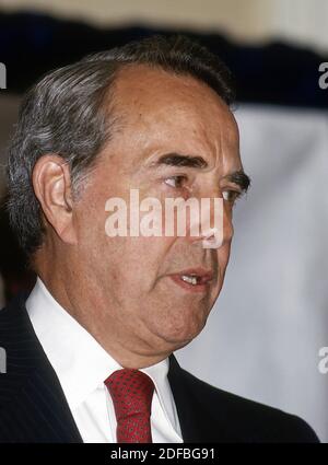 Chicago Illinois, États-Unis, 21 août 1987 le sénateur des États-Unis Robert Dole (R-KS) s'exprimant lors d'une collecte de fonds du Parti républicain Banque D'Images