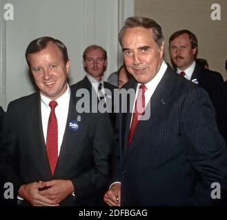 Chicago Illinois, États-Unis, 21 août 1987 le sénateur des États-Unis Robert Dole (R-KS) s'exprimant lors d'une collecte de fonds du Parti républicain Banque D'Images