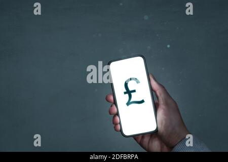 L'écran du smartphone affiche un symbole dièse britannique Banque D'Images