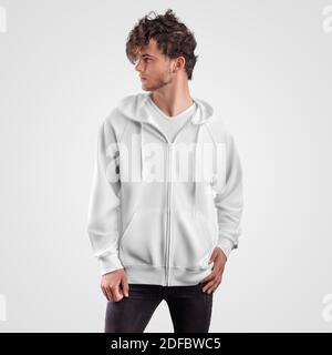 Sweat à capuche Mockup blanc avec capuche avec cordon, poches et fermetures éclair sur le guy, vue avant, sweat-shirt vierge pour une présentation du design. Le modèle de vêtements pour hommes est Banque D'Images