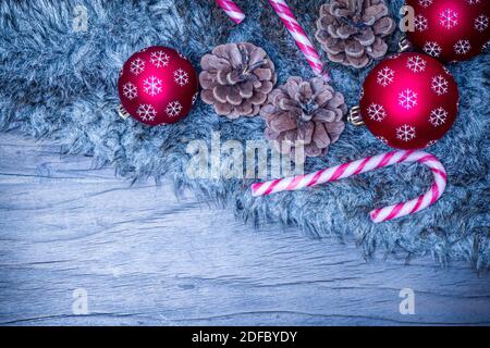 Décoration de Noël sur fond de bois. Banque D'Images