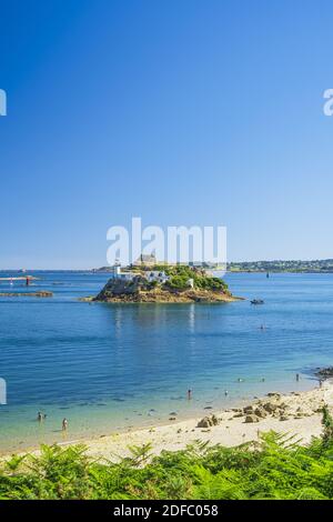 France, Finistère, Carantec le long du sentier de randonnée ou du sentier de douane GR 34, de la plage de Tahiti et de l'île Louet dans la baie de Morlaix Banque D'Images