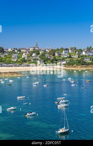 France, Finistère, Carantec le long du sentier de randonnée GR 34 ou du sentier des douanes, plage de Kelenn Banque D'Images