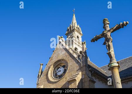 France, Finistère, Carantec le long du sentier de randonnée ou du sentier de douane GR 34, église Saint-Carantec du XVIe siècle Banque D'Images