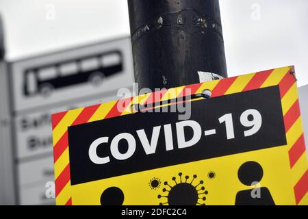 Caerphilly, au pays de Galles, à la fin du premier mois sur les dernières restrictions de verrouillage de Covid 19/ coronavirus. Le coronavirus, covid - pandémie de 19, en 2020, a mis une grande partie du Royaume-Uni et du monde, en confinement. Alors que le gouvernement tente de supprimer le virus, tout en maintenant l'économie en marche, il lève les restrictions dans certains endroits, comme les bars et les restaurants, avec des distances sociales, mais parfois il doit imposer des blocages locaux si le taux de reproduction, le taux 'R', du virus augmente. Caerphilly, au pays de Galles, est l'un des endroits où un deuxième confinement a dû être appliqué. Photo prise 8th Octo Banque D'Images