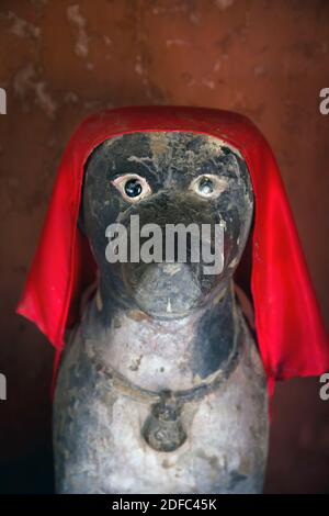 Vietnam, Hoi an, statue de chien sur le pont couvert japonais Banque D'Images